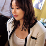 【中出し】 突然の雨に濡れた妻の色気にやられ、数年ぶりのセックスに夜通し燃え上がった 美咲かんな 『FANZA』