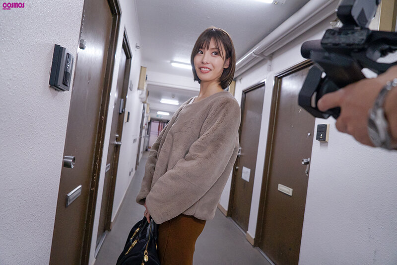 【中出し】 素人妻が一般大学生の自宅にコンドーム1つ渡され一泊一度のゴ...