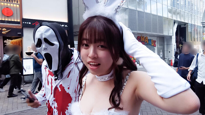【中出し】 渋谷のハロウィンで見つけたパリピが挑戦！巨乳の彼女が何をさ...