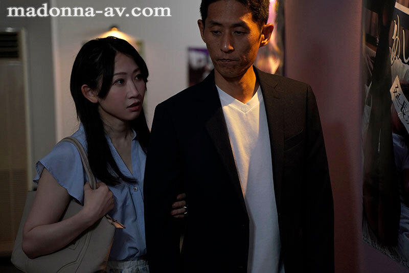 【中出し】 背徳の寝取らせシアタールーム 低俗男たちの醜い肉棒で汚され...