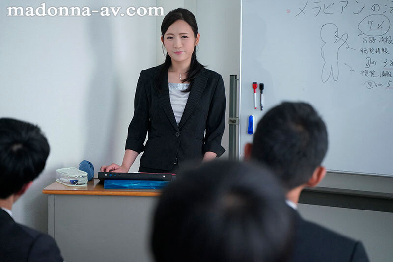 【中出し】 背徳の寝取らせシアタールーム 低俗男たちの醜い肉棒で汚され...