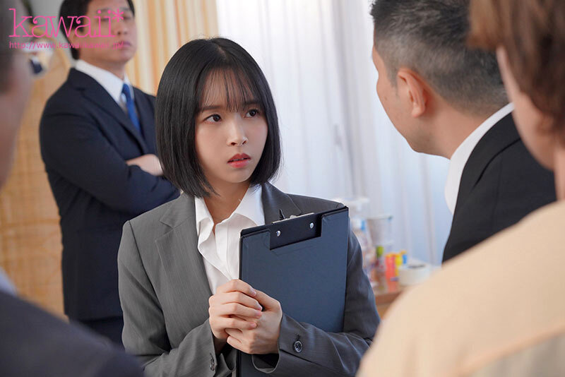 【中出し】 もう23歳なのに童顔なばかりに全裸よりも恥ずかしいジュニア...