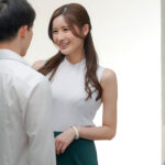 【中出し】 彼女持ちの男子生徒を誘って惑わす魔性の女教師。大人の魅力で本能で貪らせる逆NTR 藤森里穂 『FANZA』