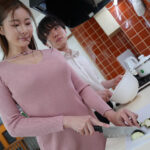 【中出し】 お母さんに毎日好き好きオーラを浴びせた一ヶ月後、理性が外れたお母さんと子作りセックスを何度も何度も繰り返した。 葵百合香 『FANZA』