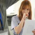 【中出し】 テストステロンむんむんおじさんNTR 大嫌いな上司のスメハラを改善するように促したら、香水で股が勝手に開いてしまうオス匂いになっていた。 七瀬アリス 『FANZA』