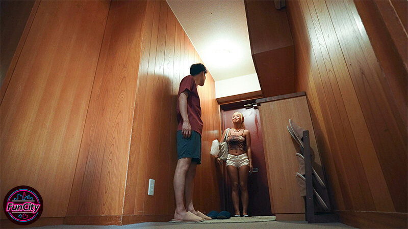 【中出し】 汚部屋住みの淫キャにも優しい日焼けギャルは… デカ尻で挑発...