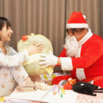 【中出し】 クリスマスに1人でお留守番している小さなみこちゃんへ…サンタさんから種付けプレゼント お留守番美少女みこ 小島みこ 『FANZA』