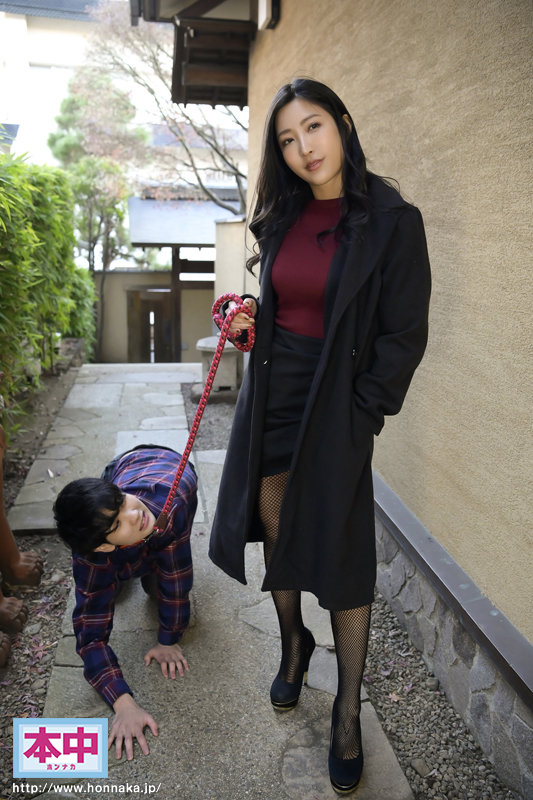 【中出し】 僕だけが知っている女上司の裏顔。 副業がSM女王様と知って...