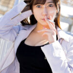 【中出し】 「私がシテあげよっか？」いつも外でタバコをふかしている隣のお姉さんと目が合う。童貞のボクには難度高すぎ！でもボクがフラれて落ち込んで帰ったら 『FANZA』