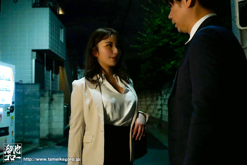 【中出し】 会社の飲み会で終電を逃した僕は女上司の誘惑に負けて愛妻を裏...