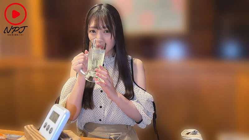 【中出し】 【彼氏に内緒で初撮り】押しに弱い女子大生ホテルお持ち帰り！...