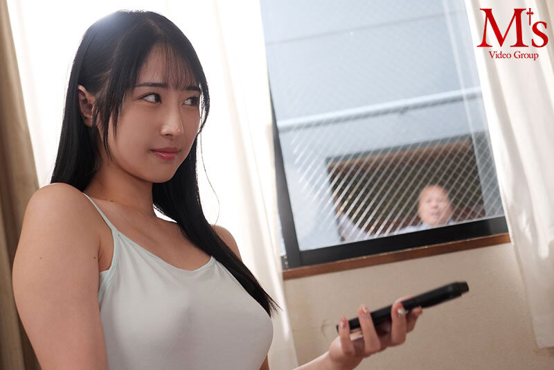 【中出し】 男なら絶対断れない！ とてつもなくいやらしい下着姿で中年お...