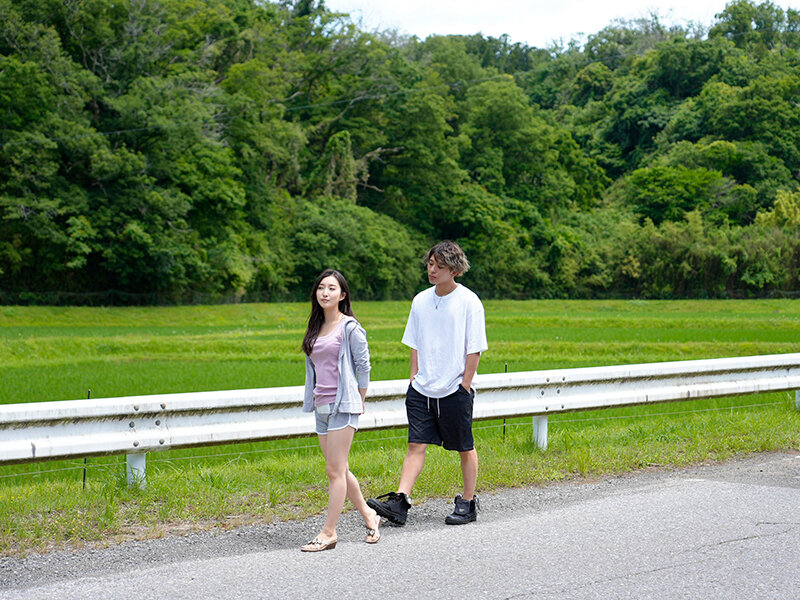 【中出し】 帰省先のド田舎で再会した元カノが色っぽい巨乳人妻になってい...