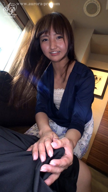 【中出し】 世間知らずの箱入りお嬢様は、夏の海で野郎どもに、セックス漬...