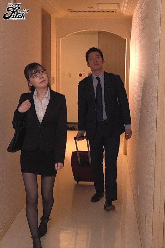 【中出し】 新婚の僕が出張先で女上司とまさかの相部屋 朝から晩まで性奴...