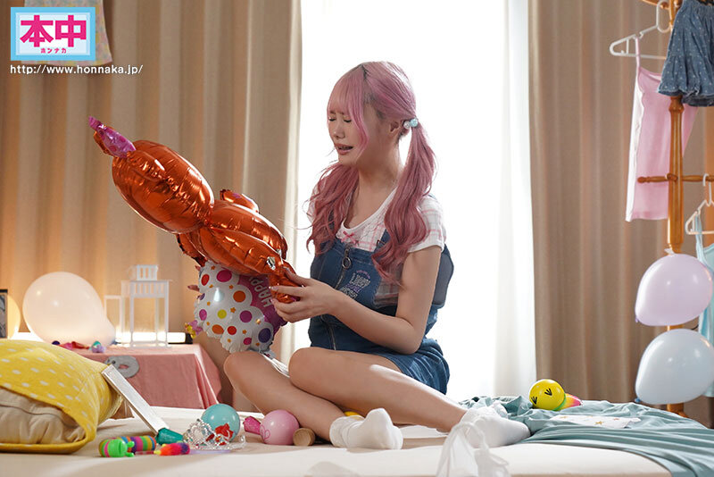 【中出し】 両親が旅行で不在中に近所のメスガキに小遣いあげてつるぺたビ...