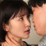 【中出し】 夫の不在中、欲求不満の人妻が唾液を絡ませ自ら腰を振る。接吻中出し不倫 角奈保 『FANZA』