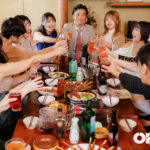 【中出し】 同窓会ハーレム乱交 同窓会に行ったら既婚者ばかりで僕だけが独身で笑い者に！でも、実は女子たちは独身の僕の事が気になってたみたいで…結局、モテまくって巨乳女子たちと同窓会でハーレム乱交になっちゃった話。 『FANZA』