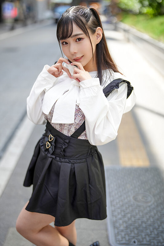 【中出し】 ガールズバーで持ち帰り！Mカップ やらかし系元グラドルのお...