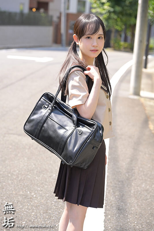 【中出し】 けなげ可愛い世話好き少女が無気力おじさんの性処理お手伝いを...