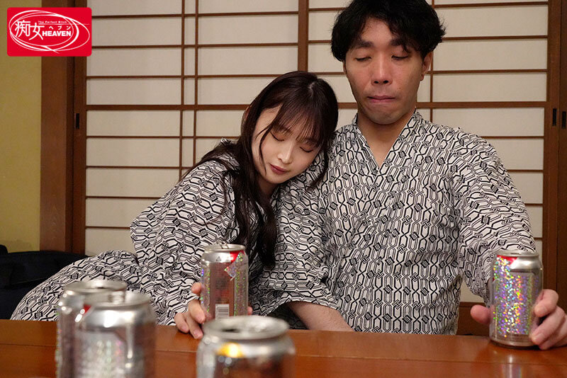 【中出し】 出張先の相部屋で酔ったら淫乱化する後輩社員にハメ潮トルネー...