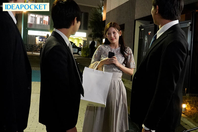 【中出し】 「皆でHしようよ」 結婚式の二次会宅飲みで発情したヤリマン...