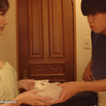 【中出し】 「一緒に食べませんか？」ラブホテルで性欲とヒマを持て余した人妻が全裸にバスタオル一枚でフードデリバリー配達員を誘惑！！ JULIA 『FANZA』