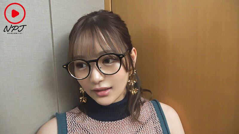 【中出し】 マッチングアプリでゲットしたインテリ美女妻を脱がせてハメま...