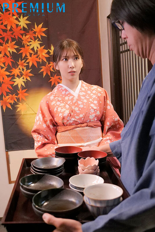 【中出し】 夫婦経営する旅館でオヤジ客の晩酌に呼び出され…朝を迎えても...