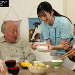 【中出し】 優しくて断れない人妻介護士は 真っ白な女体を高齢者に貪られ… 濃厚こってり計16P乱交 柏木ふみか 『FANZA』