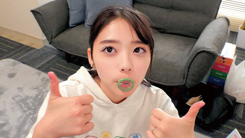 【中出し】 素敵な人妻が「童貞チ○ポにお口だけでコンドーム装着」に挑戦...