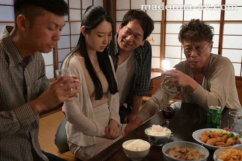 【中出し】 「りおちゃん、大きくなったね…。」実家に帰るといつも二人の...