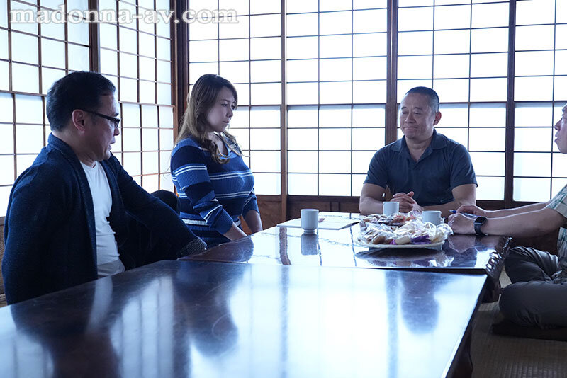 【中出し】 町内会の乳オナホにされた人妻 ～熟乳を躾ける中年オヤジの輪...