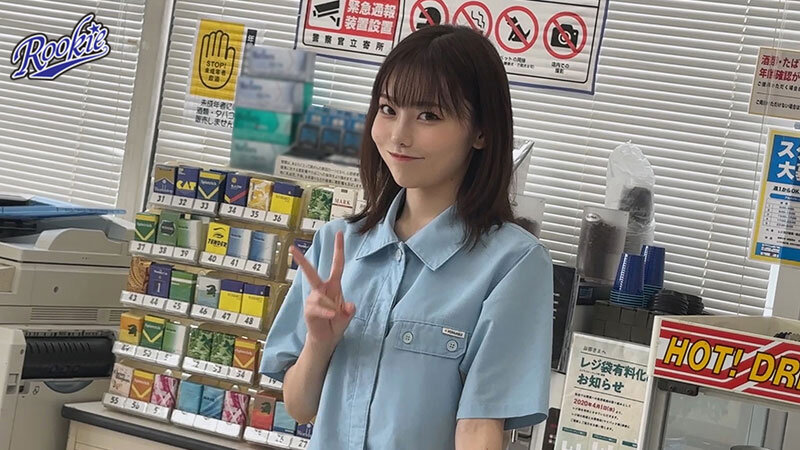 【中出し】 性欲溢れたコンビニバイト彼女は客がいるのにバイトテロ密会＆...