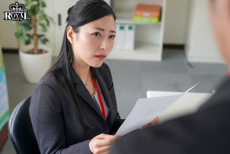 【中出し】 普段は厳しいのに二人きりになると…微笑んでチ○ポを欲しがる...