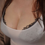 【中出し】 妊活の為に禁欲して精子を溜めていたのに、 大雨でずぶ濡れになった義理の妹と2人きりになってムラムラが抑えきれずに…。 梓ヒカリ 『FANZA』