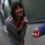 【中出し】 とびっこ着けた彼女が街中散歩で欲情し、メス犬のようにマン汁たらして屋外セックス！vol.2 『FANZA』