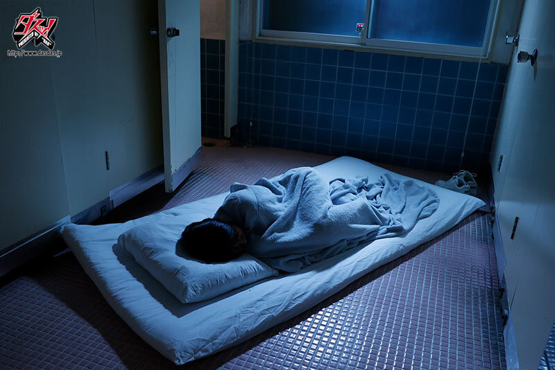 【中出し】 便女生活。臭い、汚い、拒めない。おれたち部員専用のザー汁ナ...