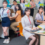 【中出し】 えっ！？80％？なにこの数字？ヤレる確率が可視化されてボクだけに見える世界！オフィス編2 なんだその頭の上に見えてる数字は！ 『FANZA』