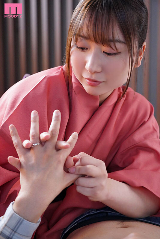 【中出し】 新婚旅行中の旦那さんを誘惑する仲居さんの逆NTR中出しセッ...