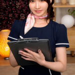 【中出し】 【VR】すぐ隣に婚約者がいるのに超密着施術と囁き誘惑で男を喰うのが大好きなド変態痴女エステティシャン 依本しおり【8K】 『FANZA』