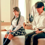 【中出し】 どうしても夏休み中に童貞を捨てたくて幼なじみと初体験したらSEXの気持ち良さにお互いどハマりしてしまい宿題放ったらかしで三日三晩ハメまくった 羽月乃蒼 『FANZA』