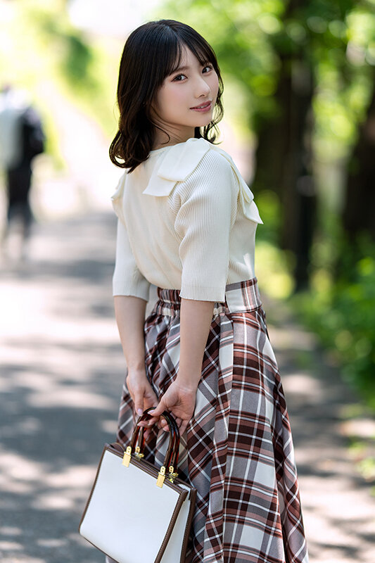 【中出し】 【潮吹き祭り】新婚若妻ちゃん25歳 旦那に隠れてオナニーし...