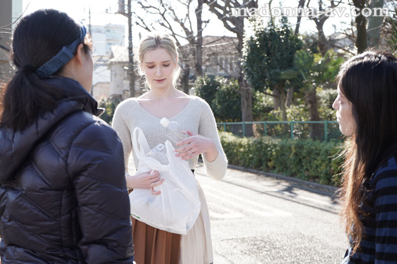 【中出し】 団地に馴染めない異国妻と、言葉すらいらない濃密セックスー。...