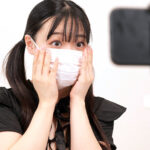 【中出し】 【VR】【心の声が聞こえてくる VR】女（今日もみんな見てくれるかな…エッチな自撮りなんてやめた方がいいのはわかってるけどやめられないよ…あれ、誰か来た…あいつ来るの今日だっけ…ヤバ…思わず寝たふりしたけど大丈夫だよね…） 花音うらら 『FANZA』