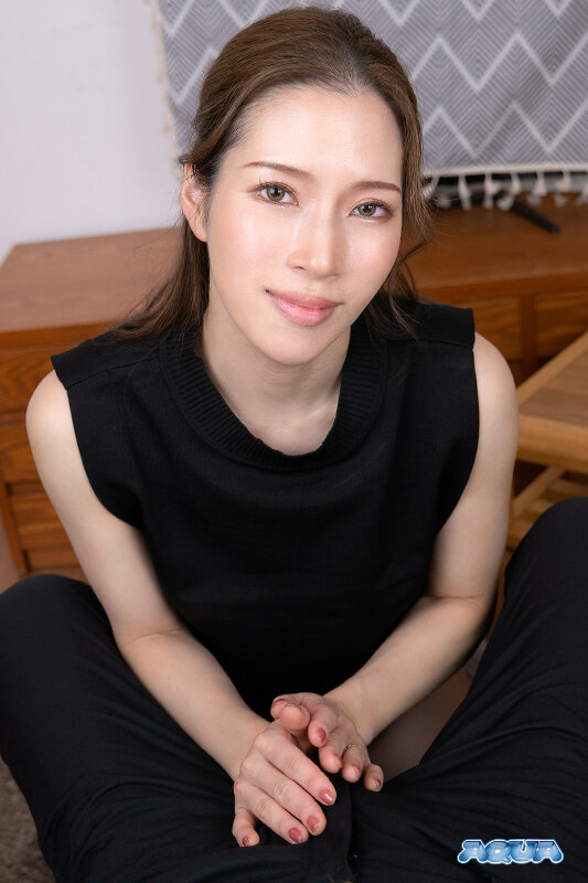 【中出し】 【VR】旦那の精子じゃ妊娠できないから初めて会った男を誘惑...