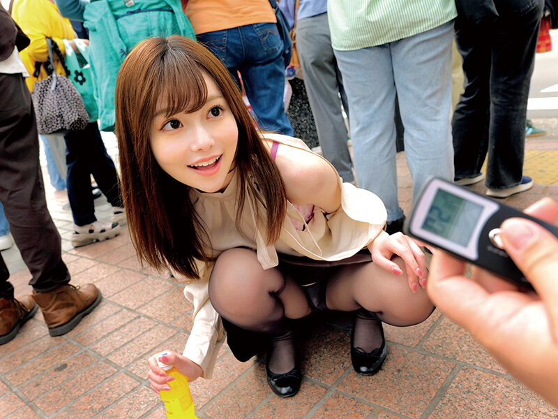 【中出し】 素人美少女とリモコンバイブお散歩11-黒パンストキャリアウ...