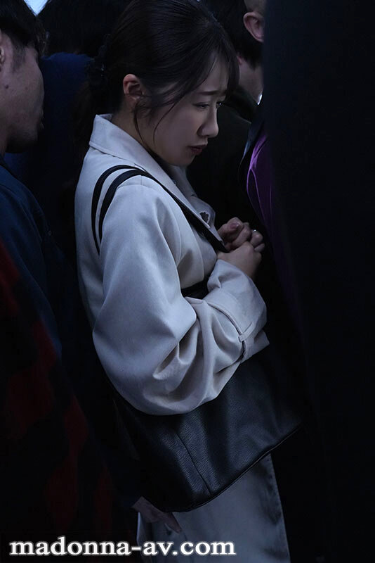 【中出し】 身動き不能…乗車率200％通勤ラッシュエビ反り痴● 竹内有...