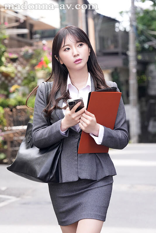 【中出し】 麗しきランジェリー、唾液と精液で汚れた酬いの人妻保険外交員...