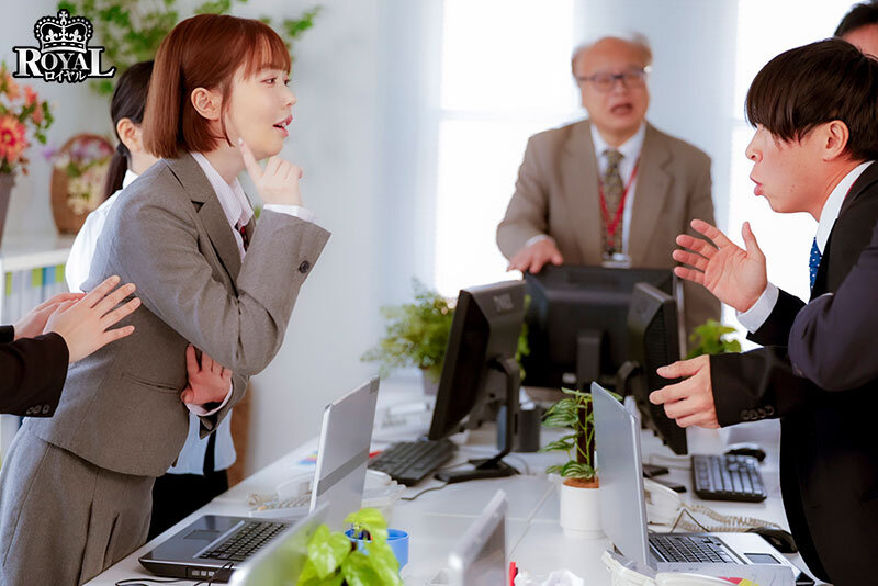 【中出し】 朝起きたら部屋に下着姿の同期女子社員！いつも生意気で悪態ば...